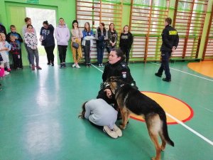 Pokaz tresury psa policyjnego