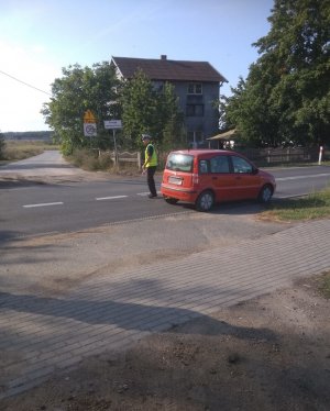 Policjant w trakcie działań ,,Trzeźwy kierujący&amp;quot;