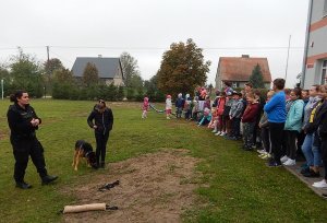 Policjantka opowiada o służbie psa policyjnego