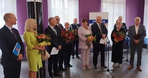 Gratulacje w imieniu zebranych samorządowców przekazuje Wicestarosta Sępoleński