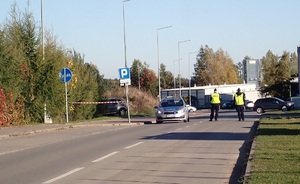 Policjanci w trakcie prowadzenia ćwiczeń obronnych &quot;Wisła 24&quot;. Blokada dróg.