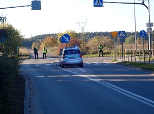 Policjanci w trakcie prowadzenia ćwiczeń obronnych &quot;Wisła 24&quot;. Blokada dróg.