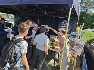 Policjanci na festynie z okazji Święta Rodziny