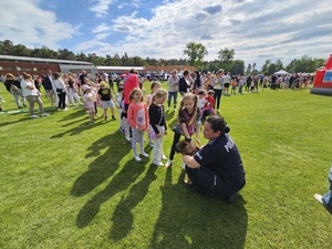 Policjanci na festynie z okazji Święta Rodziny