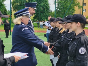 Uroczystość 80-lecia Liceum Ogólnokształcącego im. Tadeusza Kotarbińskiego w Sępólnie Krajeńskim. Wręczanie certyfikatów