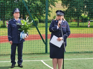 Uroczystość 80-lecia Liceum Ogólnokształcącego im. Tadeusza Kotarbińskiego w Sępólnie Krajeńskim. Przemowa Komendanta Powiatowego Policji w Sępólnie Krajeńskim.