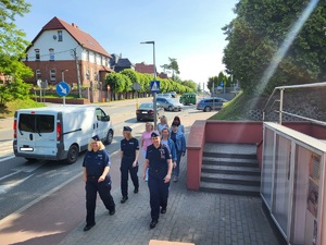 Policjantki i pracownicy z Komendy Powiatowej Policji w Sępólnie Krajeńskim podczas akcji charytatywnej - Wiosna na sportowo
