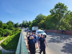 Policjantki i pracownicy z Komendy Powiatowej Policji w Sępólnie Krajeńskim podczas akcji charytatywnej - Wiosna na sportowo