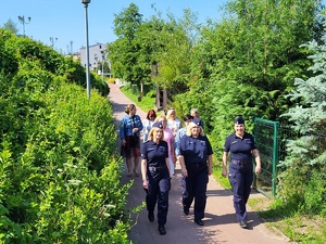 Policjantki i pracownicy z Komendy Powiatowej Policji w Sępólnie Krajeńskim podczas akcji charytatywnej - Wiosna na sportowo