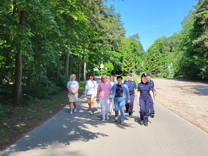 Policjantki i pracownicy z Komendy Powiatowej Policji w Sępólnie Krajeńskim podczas akcji charytatywnej - Wiosna na sportowo