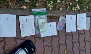 Przedmioty zabezpieczone przez policjantów podczas zatrzymania sprawców kradzieży z włamaniem