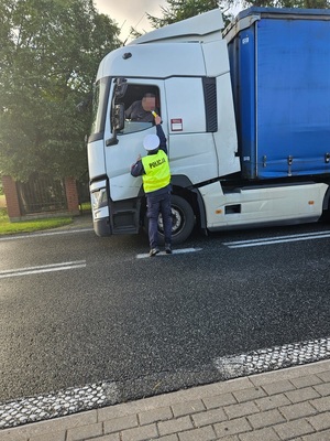policjant podczas działań Trzeźwy poranek