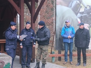 Organizatorzy turnieju konsultują osiągnięte wyniki.