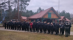 Grupowe zdjęcie uczniów klas o profilu policyjnym