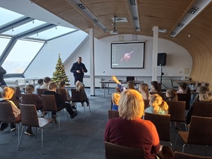 Dzielnicowy podczas spotkania z uczniami sępoleńskiej jedynki