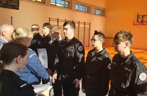 Uroczystość wręczenia awansów w klasie policyjnej.