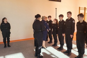 Uroczystość wręczenia awansów w klasie policyjnej.