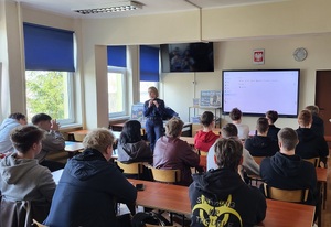 Spotkanie policjantek w Zespole Szkół Ponadpodstawowych w Sępólnie Krajeńskim