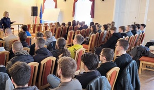 Spotkanie policjantek z uczniami w Centrum Kształcenia Ustawicznego i Zawodowego w Więcborku.
