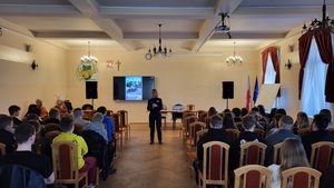 Spotkanie policjantek z uczniami w Centrum Kształcenia Ustawicznego i Zawodowego w Więcborku.