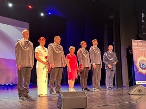 Zdjęcie funkcjonariuszy podczas wręczania medali związkowych