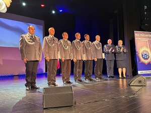 Zdjęcie awansowanych policjantów