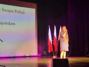 Występ wokalny młodej artystki z Więcborka