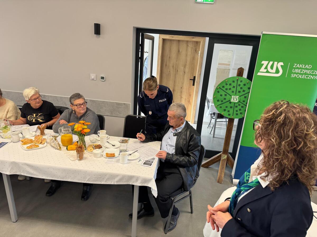 Policja i ZUS ostrzegają seniorów przed dezinformacją w Sępólnie Krajeńskim